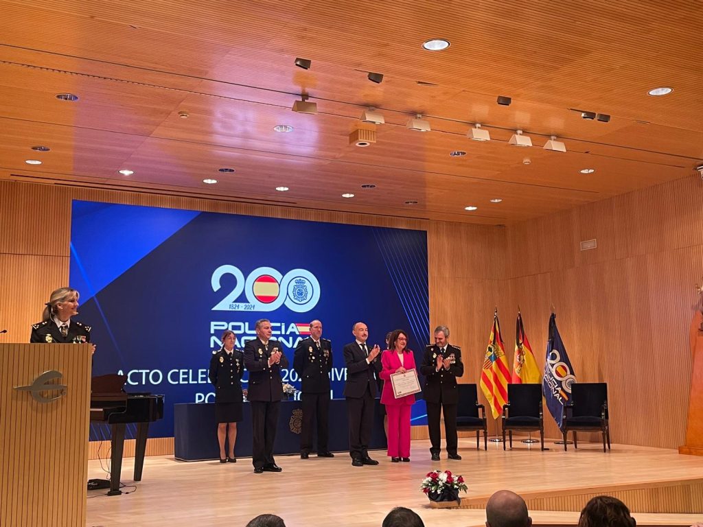 El Banco recibe diploma de Policía Nacional